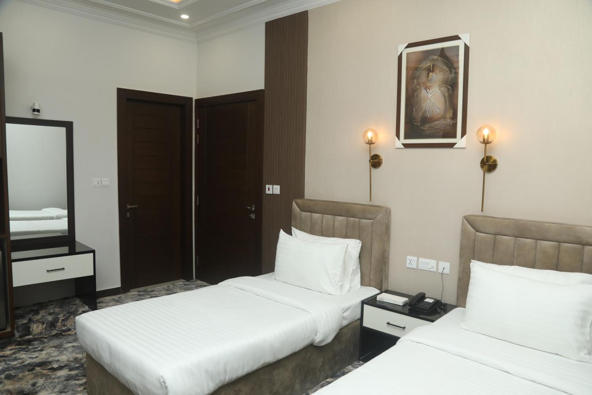 Swarg Hotel Sahiwal Bagian luar foto