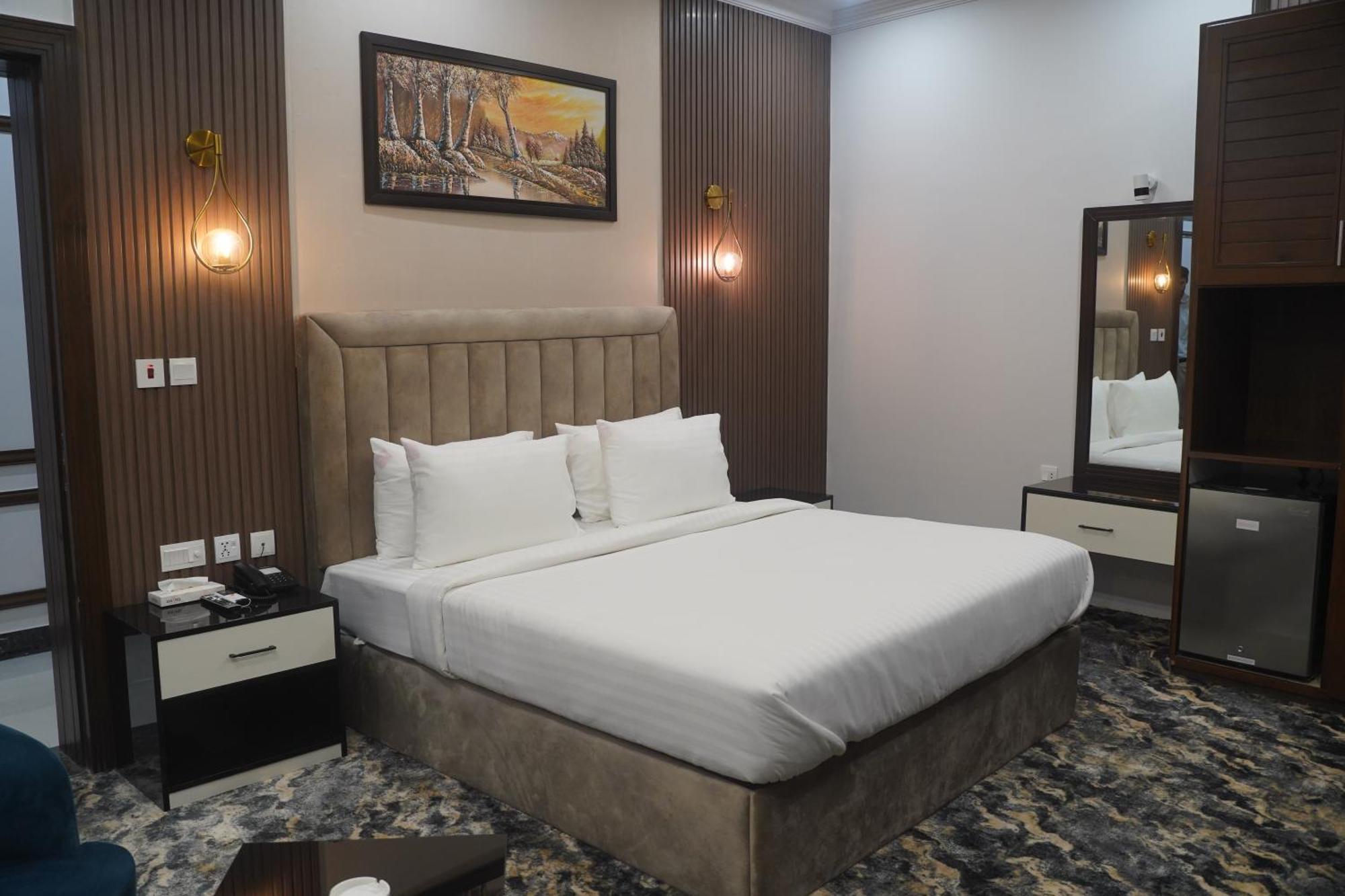 Swarg Hotel Sahiwal Bagian luar foto
