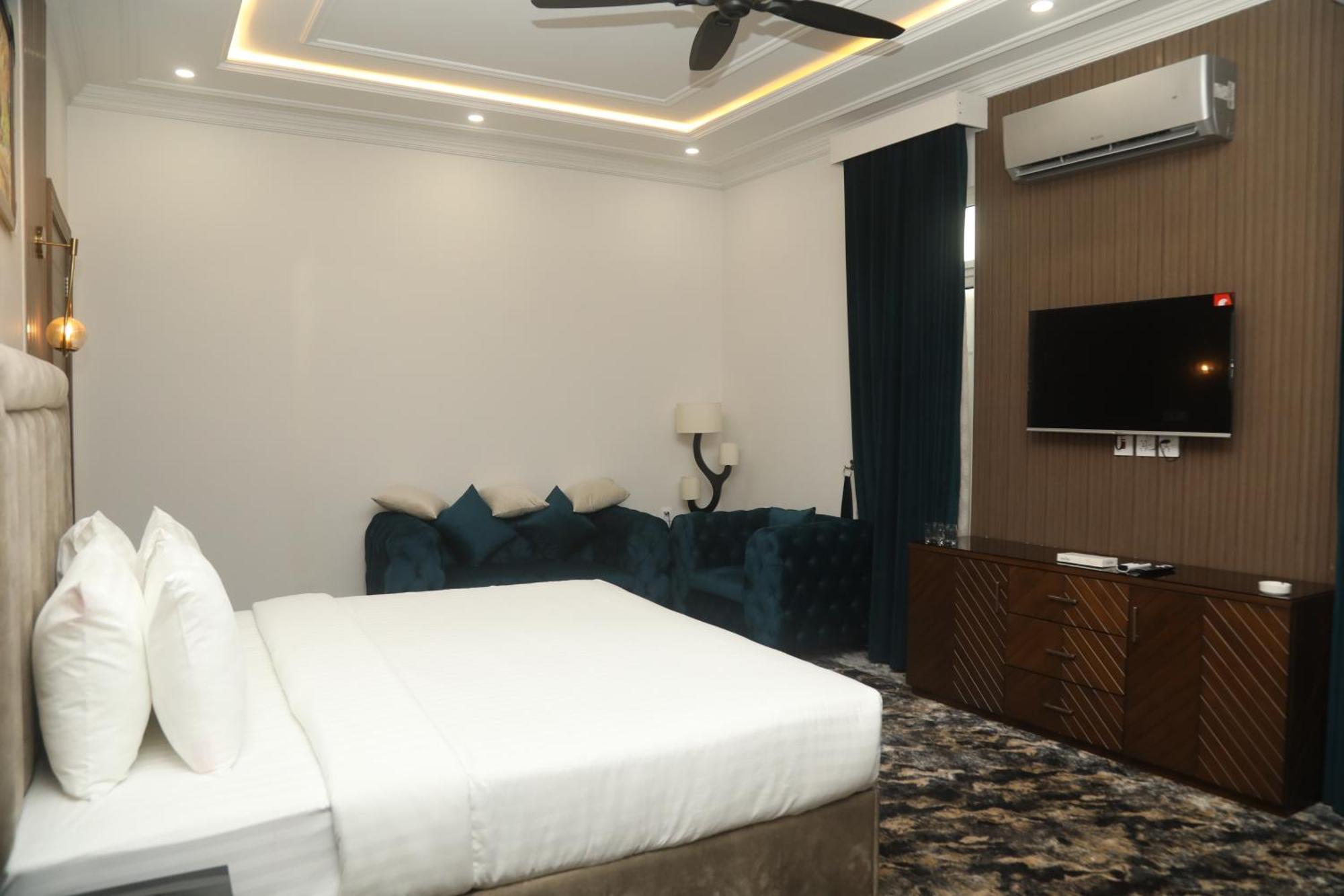 Swarg Hotel Sahiwal Bagian luar foto