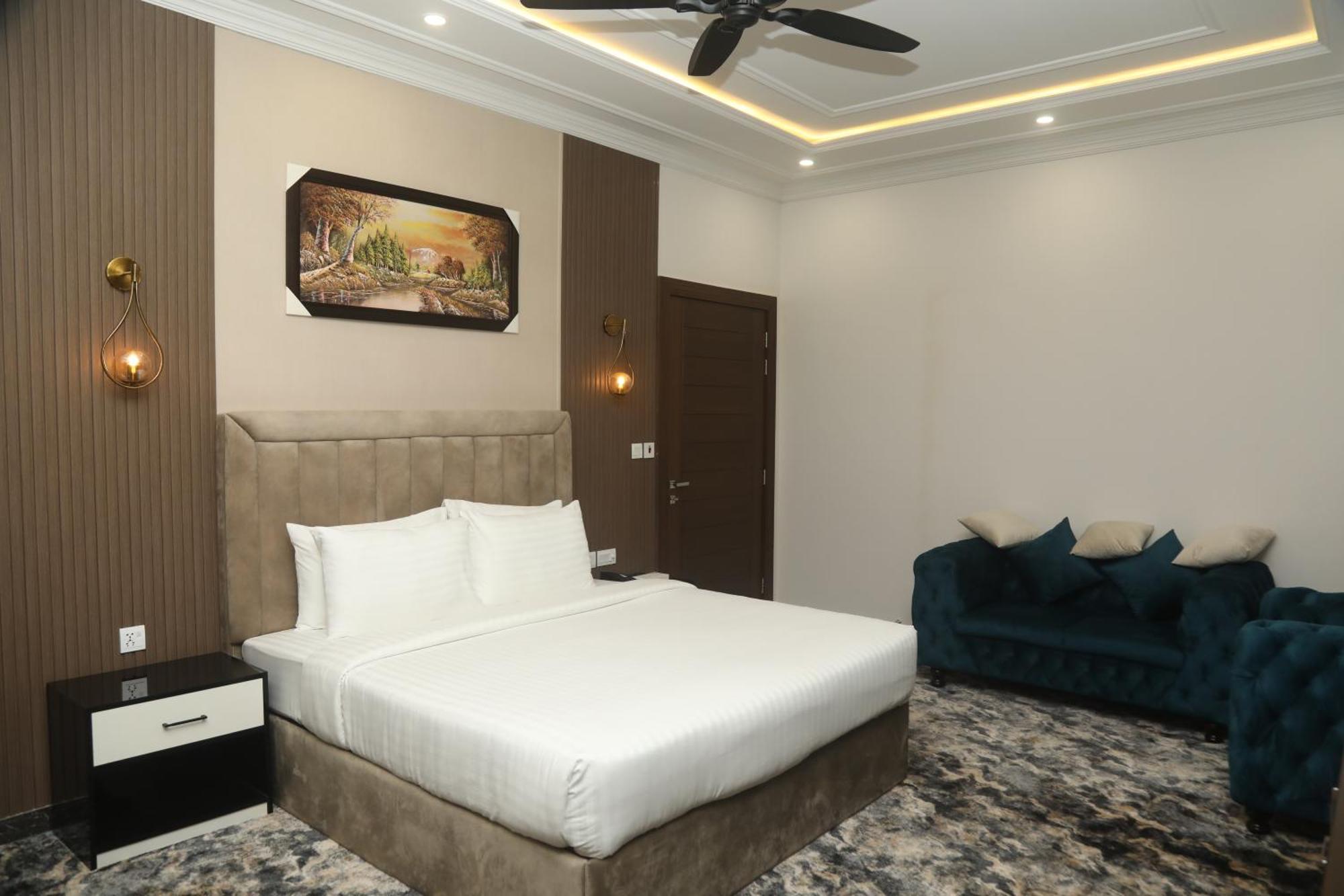Swarg Hotel Sahiwal Bagian luar foto